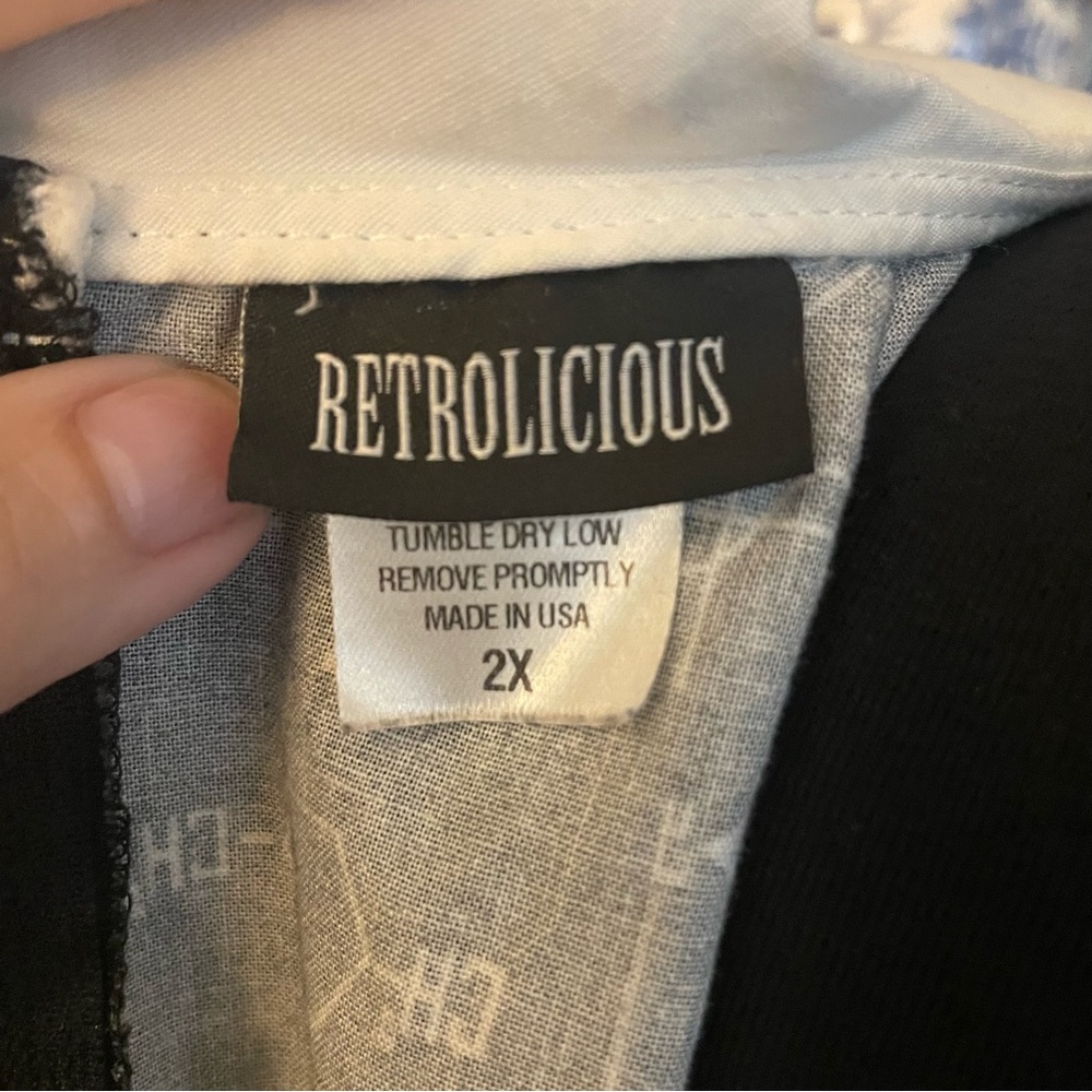 Retrolicious Black and White Collared Midi Dress - Picture 2 of 9